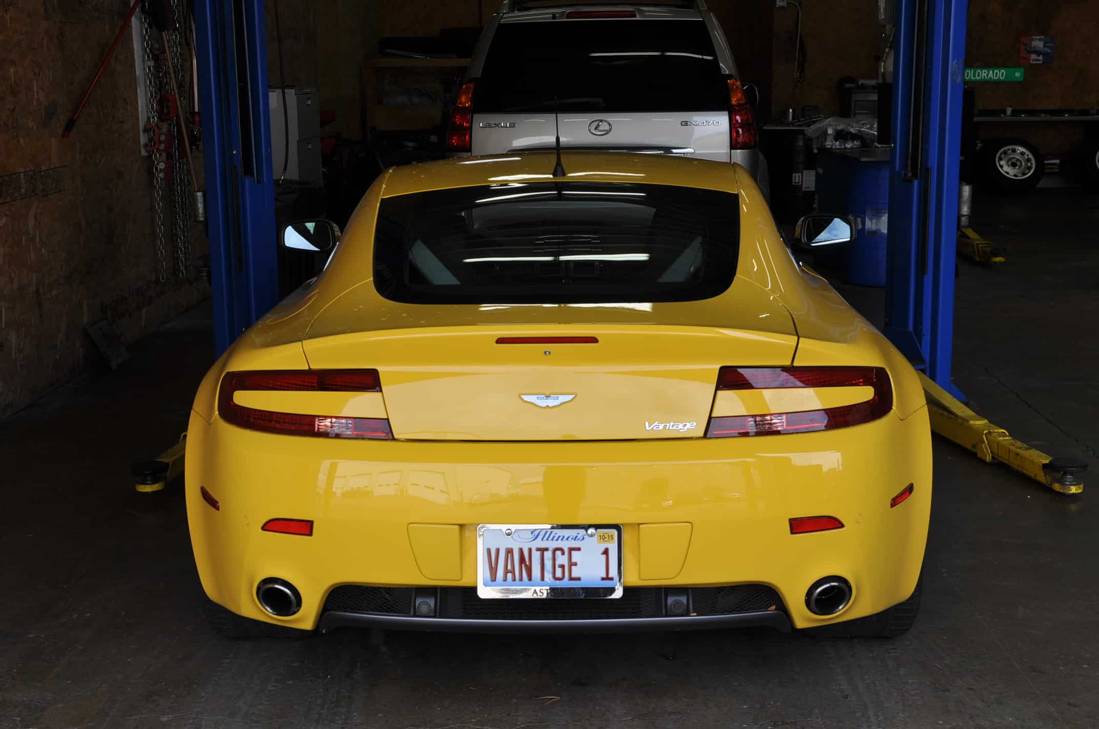 2007 aston martin v8 vantage Sunburst Yellow oil change