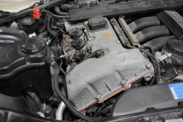 BMW E90 330i N52 Valve cover ignition coils